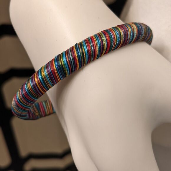 Vintage beautiful multi colored lined bangle bracelet - Picture 1 of 5